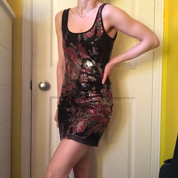 Mini sparkling dress ✨ - Picture 9 of 9